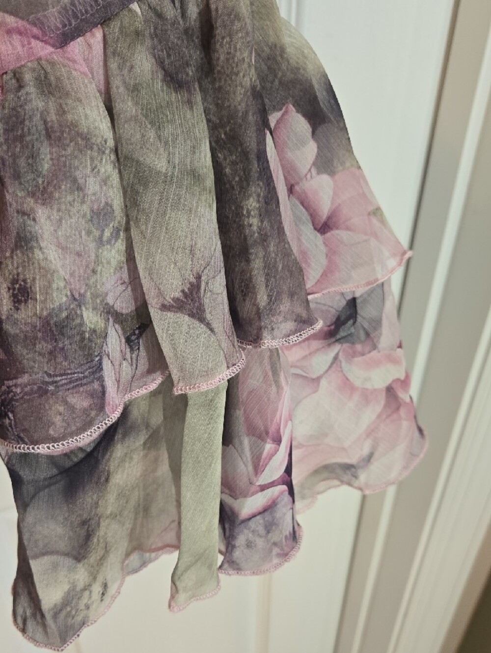 Stylekeepers Gray Pink One-Shoulder Ruffle Floral Blouse Size Large New - Picture 5 of 8